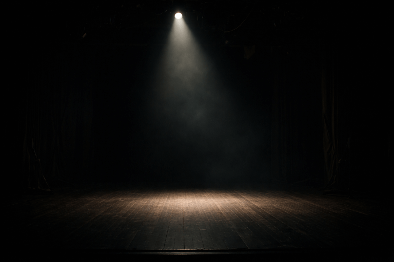 Scène de théâtre vide évoquant la solitude ou rien